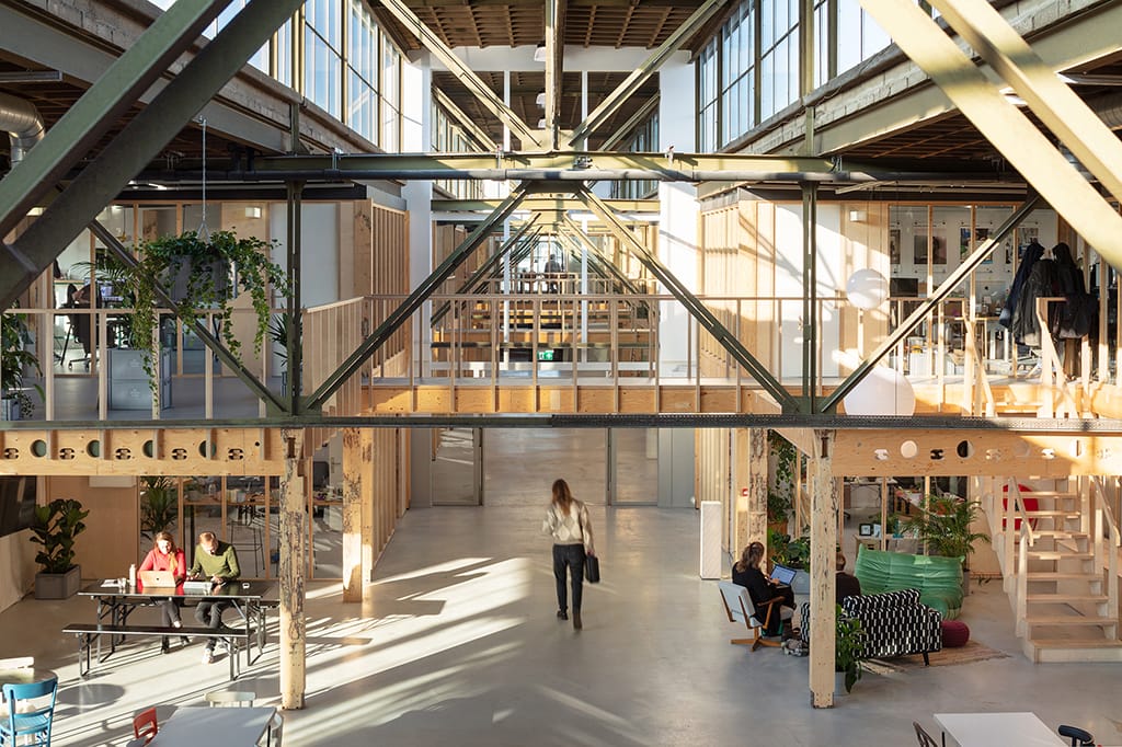 De centrale hal van de Werkspoorfabriek in Utrecht — de werkplek van dubbel.ai