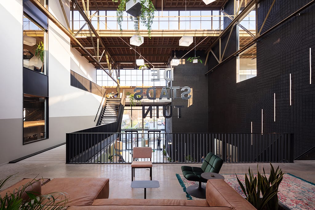 Het atrium van de Werkspoorfabriek in Utrecht — kom gerust langs voor een kop koffie
